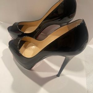 Christian Louboutin lady peep
